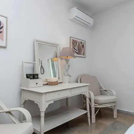 Elissavet By Vintage Travel *