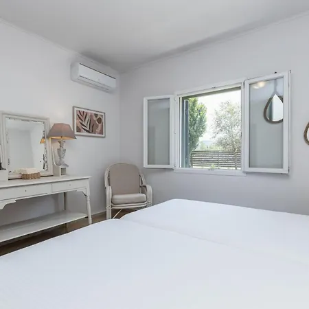 Elissavet By Vintage Travel * Ermones